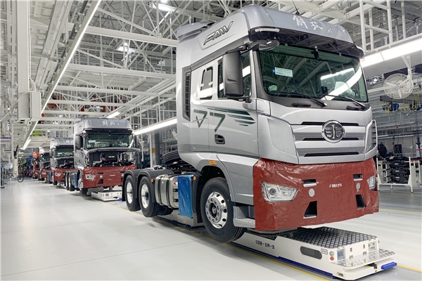 &ldquo;重器&rdquo;担当！新松移动机器人批量进驻一汽解放J7智能工厂