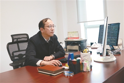 沈阳日报&mdash;&mdash;徐方：以自信引领新松机器人后发先至