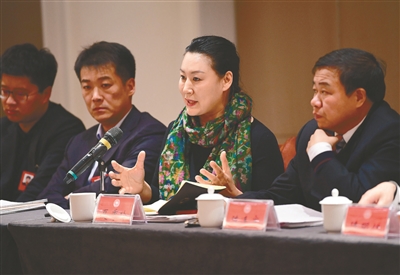 新浪微博：凝心聚力 拼搏实干 解放思想 改革创新 &mdash;&mdash;市政协委员协商讨论政府工作报告