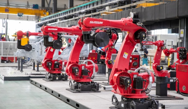 中国日报点赞新松机器人开启欧洲新能源市场新篇章