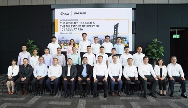 环球科技网&mdash;&mdash;港口移动机器人海外交付超100台 首台空集装箱堆码机器人发布