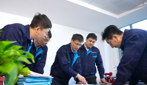 《辽宁日报》一版刊发：把关键核心技术牢牢掌握在自己手里&mdash;&mdash;记辽宁&ldquo;时代楷模&rdquo;、新松机器人研发群体（上）